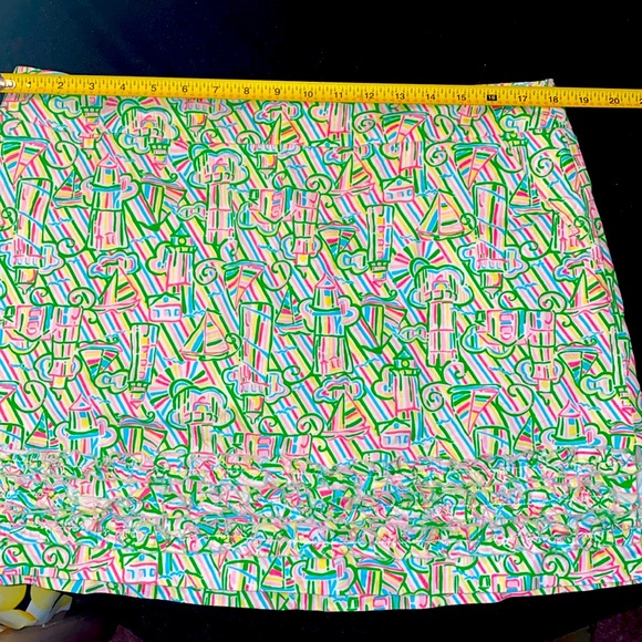 GUC  Lilly Pulitzer size 12 skort in a festive pattern - Picture 2 of 8